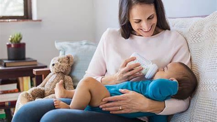 KENAPA IBU MENYUSUI SERING SAKIT BADAN? Istirahat yang minim membuat busui di awal-awal sering mengalami kelelahan. Salah satu hal ini pun kemudian dapat menyebabkan ibu menyusui sering sakit badan.