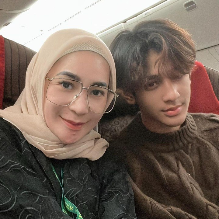 <p>Nah, anak kedua Erin, Kenzy, saat ini sudah berusia 14 tahun. Erin juga sangat dekat dengan anak keduanya ini, Bunda. (Foto: Instagram @erintaulany)</p>