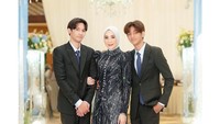 <p>Istri Andre Taulany, Rien Wartia Trigina atau akrab disapa Erin Taulany, kerap membagikan potret kebersamaannya dengan dua anak laki-lakinya, Ardio Raihansyah Taulany dan Arkenzy Salmansyah Taulany. (Foto: Instagram @erintaulany) &nbsp; &nbsp;</p>