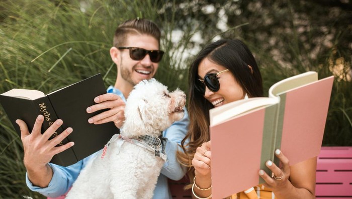 4 Zodiak Ini Dikenal Easy Going, Tak Jaim Meski di Depan Pasangan