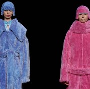 Brand Ini Hebohkan Paris Fashion Week Lewat Baju yang Bisa Berubah Warna Ketika Terkena Sinar UV