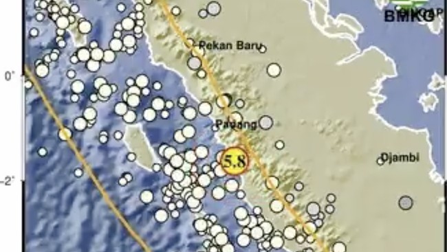 Gempa kuat di Sumbar menyebabkan warga sempat panik dan dievakuasi menjauhi laut. Namun situasi terkendali dan kini warga telah diminta kembali ke rumah.