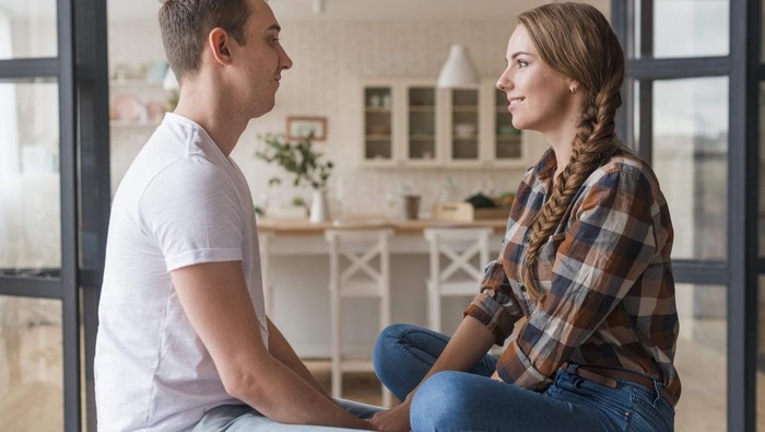 Tanpa Kekerasan, Ini 5 Cara Membela Pasangan Secara Sehat Menurut Ahli