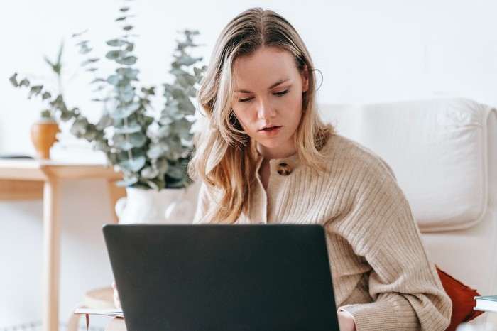 Virgo merupakan zodiak yang sangat fokus dengan apa yang sedang dikejarnya, begitu pula dengan kariernya/Foto: pexels.com/george-milton