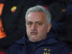 Fans AS Roma Demo Protes Pemecatan Jose Mourinho
