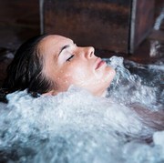 Tak Sebatas Bersihkan Tubuh, Ini 5 Manfaat Mandi yang Perlu Kamu Tahu!