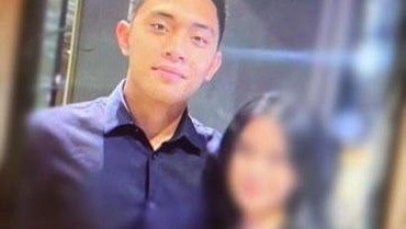 img-title AG Akhirnya Ditahan dan Karangan Bunga yang Penuhi Polres Jaksel