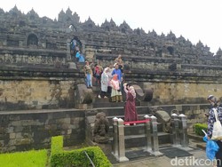 Kesan Wisatawan yang Kini Diperbolehkan Naik ke Candi Borobudur