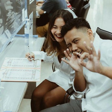 9 Potret Adik Vidi Aldiano Menikah di Imigrasi Thailand Pakai Cincin Rp40 Ribu