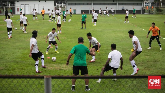 Akhir tahap pertama pemusatan latihan (training center) Timnas Indonesia U-22 ditandai dengan pemulangan 17 pemain.