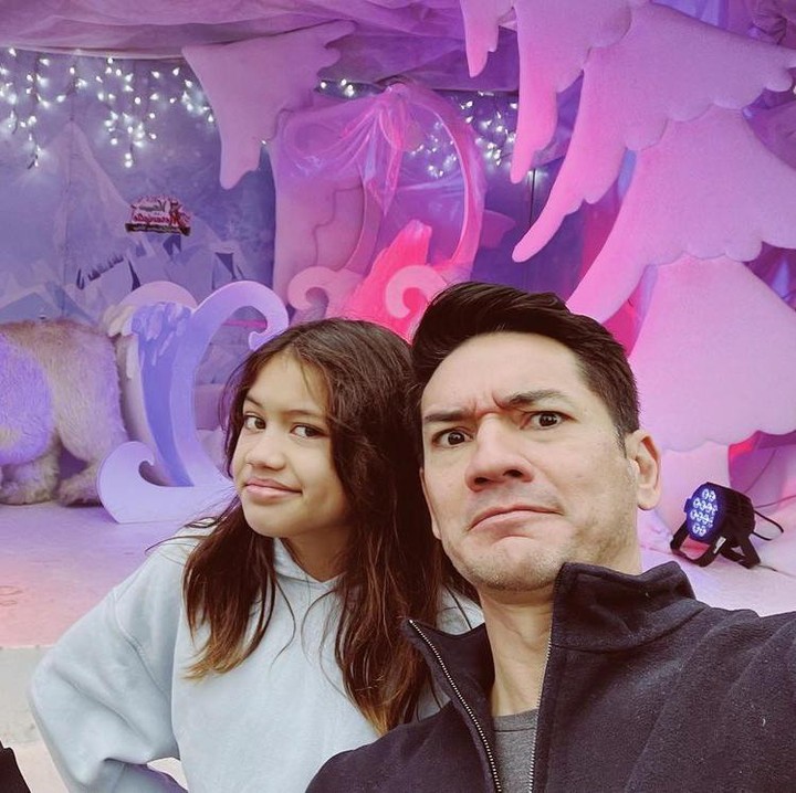 <p>Kedekatan Sarah dan Andrew membuat banyak netizen iri. Tak hanya itu, banyak dari mereka yang mengatakan wajah Andrew dengan Sarah sangat mirip bak anak kembar. (Foto: Instagram: @andrew.white._)</p>