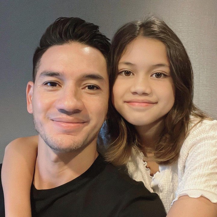 <p>"Mirip banget. Kalau yang anak cowok mirip banget Mamanya," ungkap seorang netizen. "Kembarannya Papa Andrew," tutur netizen lain seraya menyisipkan emoticon hati. (Foto: Instagram: @andrew.white._)</p>