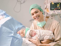 Rey Mbayang Akui Siap Begadang untuk Jaga Anak Kedua