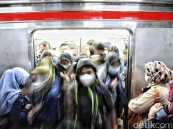 Alasan Pengguna KRL-TransJ Tetap Bermasker, Ikut Aturan hingga Cari Aman