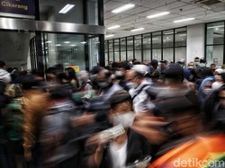 Libur Anak Sekolah dan Ada PRJ, Pengguna KRL Meroket Jadi Sebanyak Ini