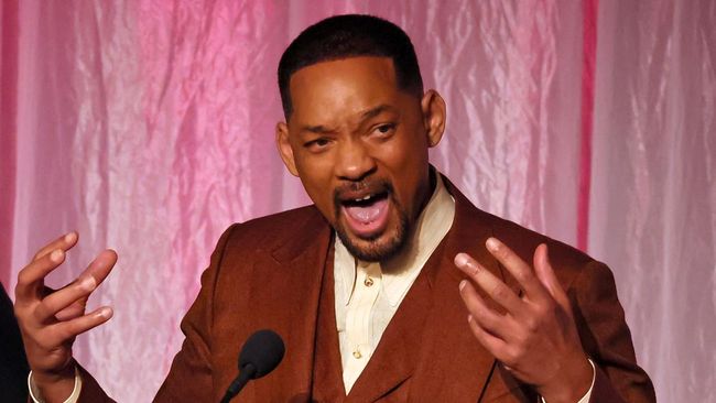 Will Smith untuk pertama kalinya kembali ke panggung penghargaan setelah insiden gampar Chris Rock di Oscar 2022.