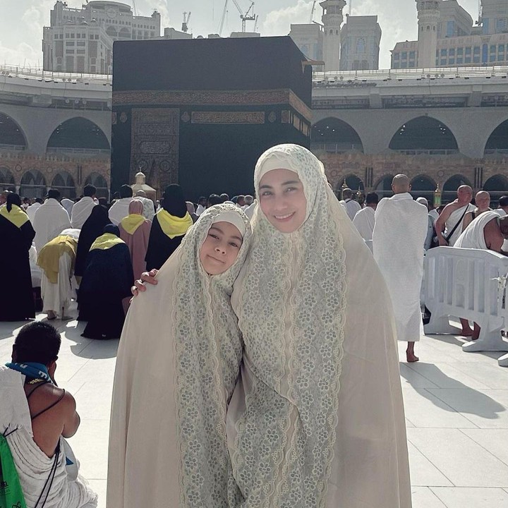 <p>Siti menduga perundungan tersebut terjadi karena putrinya darah campuran. Selain itu, Siti juga mengaku kalau Elif punya karakter yang berbeda dari teman-temannya. (Foto Instagram: siti_perk)<br /><br /><br /></p>