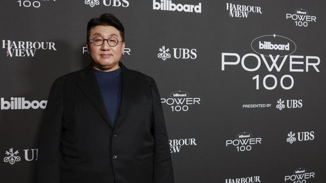 Bos HYBE Bang Si-hyuk blak-blakan mengenai pembelian saham SM Entertainment dari Lee Soo-man hingga jawab tudingan monopoli industri Kpop.
