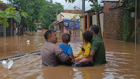 Peduli Korban Banjir Karawang dengan Donasi lewat Berbuat Baik