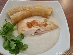 Gurih Hangat Bubur Ayam ala Chinese Food dengan Topping Telur Pitan