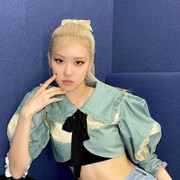 5 Gaya Feminin Rose BLACKPINK yang Cocok untuk Kencan di Akhir Pekan