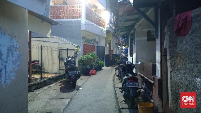 CNNIndonesia.com mendatangi kediaman Saefudin di Gang Jati, Mampang, Jakarta Selatan. Saefudin disebut pernah kredit motor bekas.