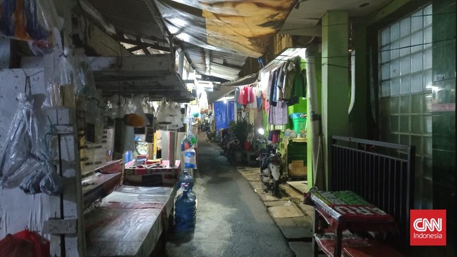 CNNIndonesia.com mendatangi kediaman Saefudin di Gang Jati, Mampang, Jakarta Selatan. Saefudin disebut pernah kredit motor bekas.