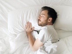 4 Tips Bikin Kamar Adem Tanpa AC, Tidur Auto Pules