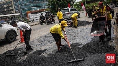 Praktik Culas Perbaikan Jalan Raup Untung Hingga Triliunan Perbaikan dan pemeliharaan jalan di sejumlah jalanan Ibu Kota disusupi dugaan praktik culas pemerintah dengan kontraktor untuk meraup keuntungan besar.