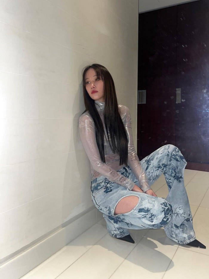 Sang aktris mengunjungi Paris untuk menghadiri Off-White Fall 2023 Ready To Wear Runway Show yang diselenggarakan pada Kamis, (2/3) lalu./ Foto: instagram.com/wjswhdt94