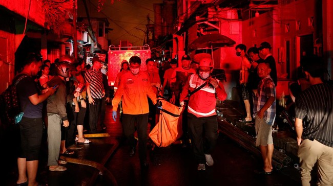 PT Pertamina (Persero) sejauh ini masih belum menemukan penyebab kebakaran hebat yang melanda depo Pertamina di wilayah Plumpang, Jakarta Utara, Jumat (3/3).