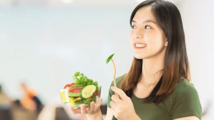 Kebiasaan makan untuk jaga berat badan /foto: Freepik/ jcomp