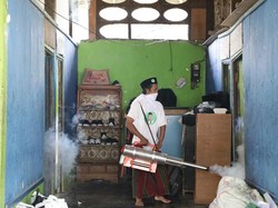 Kiai Muda Relawan Ganjar Gelar Fogging untuk Ponpes di Malang