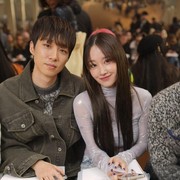 Simak Gaya Jeon Jong Seo Saat Menghadiri Event Off-White di Paris, Tampil Stylish Bareng Kekasih!