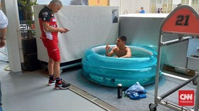 Tercepat di FP WSBK Mandalika 2023, Rinaldi 'Nyebur' ke Kolam Bocah