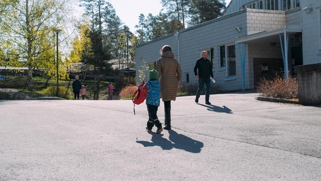 Finlandia menjadi negara yang memiliki kualitas pendidikan terbaik di dunia. Negara ini juga menerapkan jam masuk sekolah lebih siang.