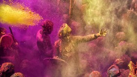 Viral Pelecehan di Festival Holi India, Korban Ramai-ramai Buka Suara