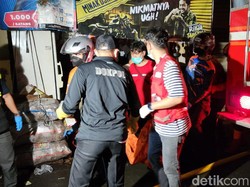 Kondisi Terkini Kebakaran Depo Plumpang: Petugas Bolak-balik Evakuasi Jenazah