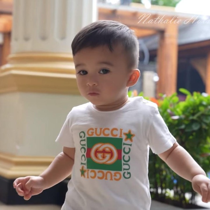 <p>Bunda, kita doakan agar Adzam selalu dalam keadaan sehat, ya. Semoga Adzam terus dilimpahkan dengan keberkahan dan kasih sayang dari orang-orang sekitarnya. (Foto: YouTube Nathalie Holscher)</p>