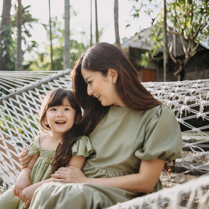 <p>Zylvechia Ecclesie Heckenbucker adalah nama anak pertama pasangan Franda dan Samuel Zylgwyn, Bunda. Vechia lahir pada 29 April 2018. Tahun ini usianya genap 5 tahun.  (Foto: Instagram: @frandaaa87)</p>