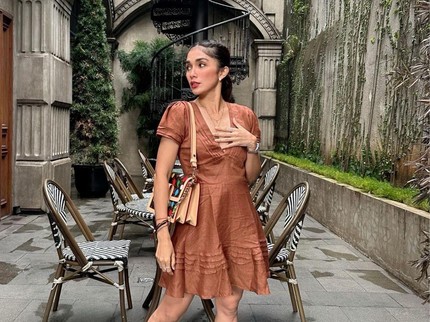 5 Potret Bunda Artis Punya Banyak Anak, Tetap Kece & Sambil Bekerja
