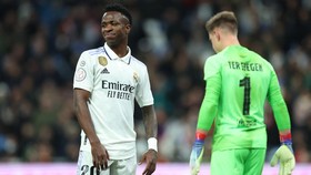 FOTO: Barcelona Hajar Real Madrid di Santiago Bernabeu