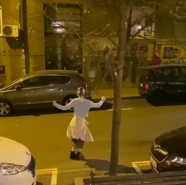 Seram, Video Dancing Lady Serbia Viral di TikTok