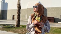 Umrah Pertama Sejak Mualaf, Stevie Agnecya Ungkap Banyak Kejadian yang Bikin Takjub