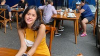 <p>Becky diketahui sering mengunggah potret Tara di media sosialnya. Dari unggahannya itu, tak sedikit warganet yang menyebut paras cantiknya mirip sang Bunda. "Cantik seperti mama," tulis akun <em>eka**.</em> (Foto: Instagram@becktum)</p>