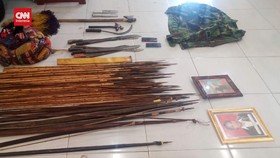 VIDEO: Olah TKP Kodim Yahukimo, Polisi Temukan Puluhan Senjata Tajam
