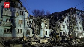 VIDEO: 4 Orang Tewas Saat Rudal Rusia Tembak Apartemen Di Zaporizhzhia