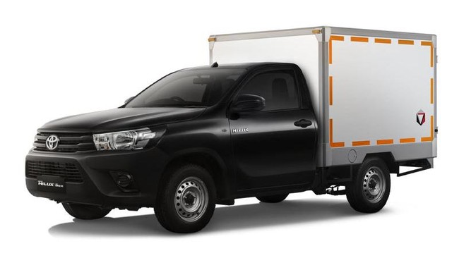 Toyota Hilux box tersedia pilihan mesin bensin dan diesel yang mengantongi sertifikasi Euro 4.