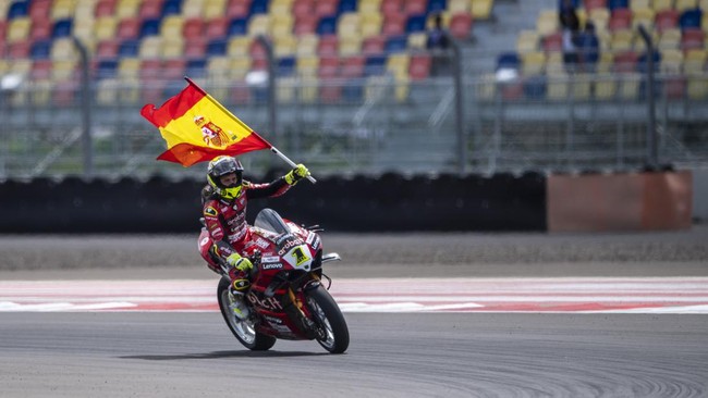 Alvaro Bautista dipastikan mengunci gelar juara dunia World Superbike (WSBK) 2023 usai menang Race 1 WSBK Spanyol, Sabtu (28/10).