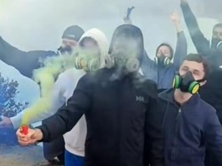 Kecolongan! Bule Rusia Nyalakan Bom Asap di Kawah Ijen Tak Pakai Guide